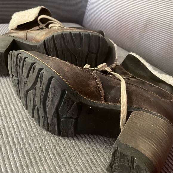 Steve Madden, size 8, leather, fleece topped ladies boots. - Picture 3 of 4